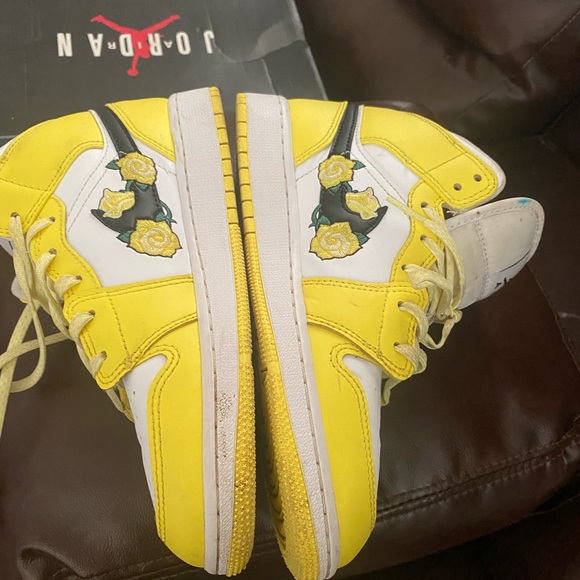 Jordan 1 size 4.5 - Picture 2 of 4